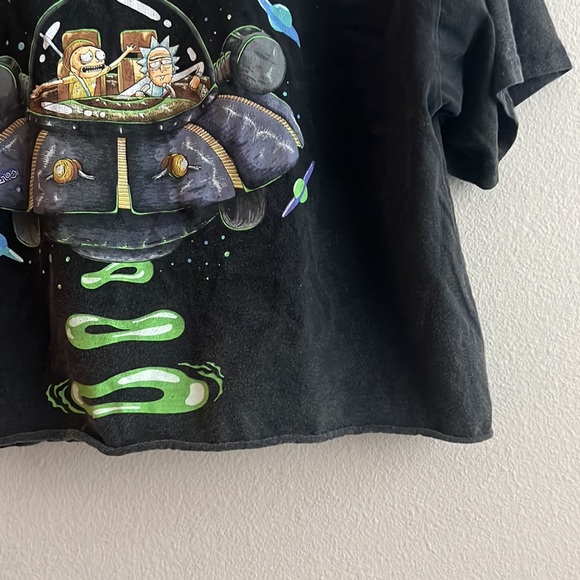 Cropped Rick and Morty T-Shirt - Picture 5 of 12
